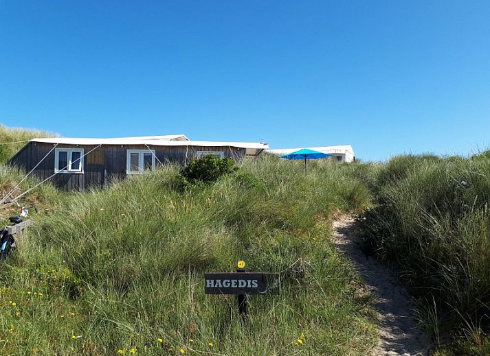 Adembenemende zonsondergang bij De Hagedis tenthuis, Oost-Vlieland, Vlieland, Waddeneilanden.