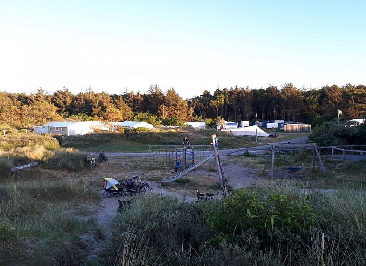Ruime eetkamer in De Hagedis tenthuis, Oost-Vlieland, Vlieland, Waddeneilanden.