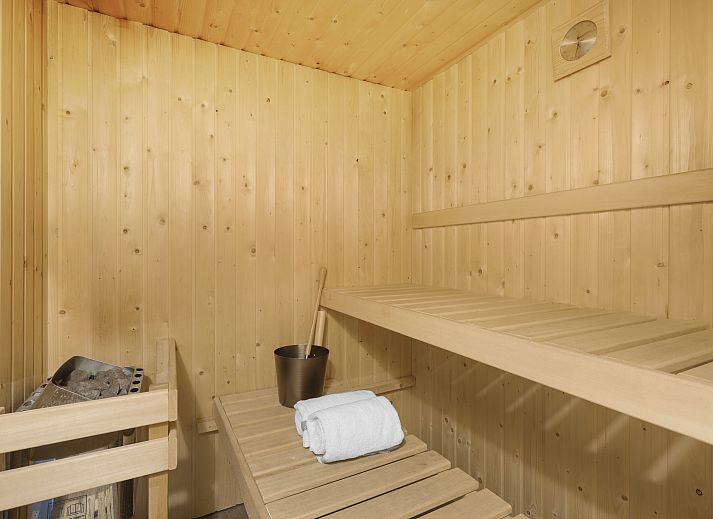 Enjoy the sauna in the Vlieduyn 2-person apartment in Oost-Vlieland on the Wadden Islands.