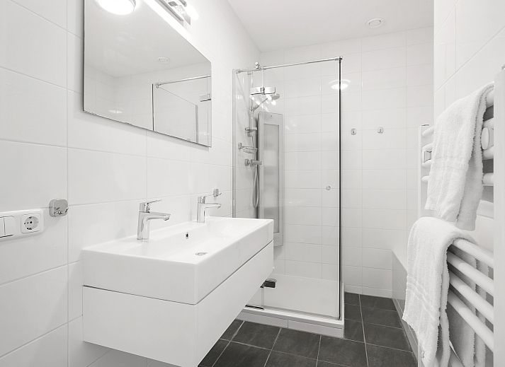 Exterior of Vlieduyn 2-person apartment in Oost-Vlieland, located in the Wadden Islands.