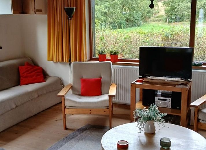 Rustig gelegen vakantiehuis De Trekvogels in Formerum, Terschelling omgeven door groen.