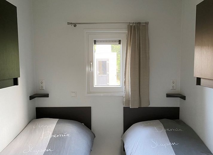 Gezellig terras bij ZONICE vakantiehuis in Formerum, Terschelling omringd door natuur.