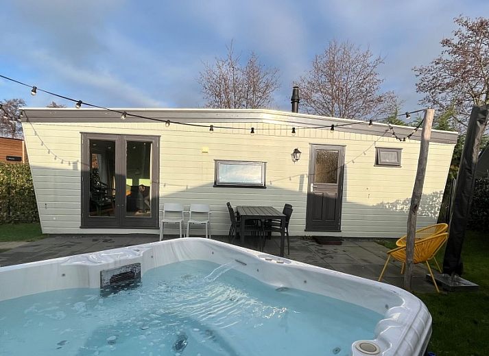 Guest house 030257 • Chalet Terschelling • Huisje Bloesem (met buitenspa/jacuzzi) 