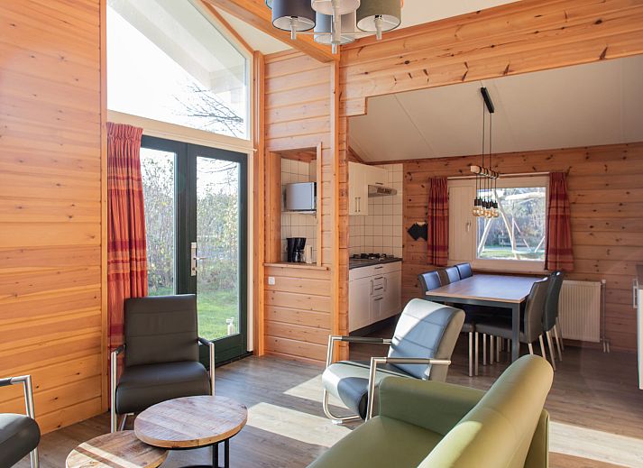 Finnish bungalow 5 persons in Hee, Terschelling with charming wooden facade and bikes in front of the door, ideal for nature lovers.