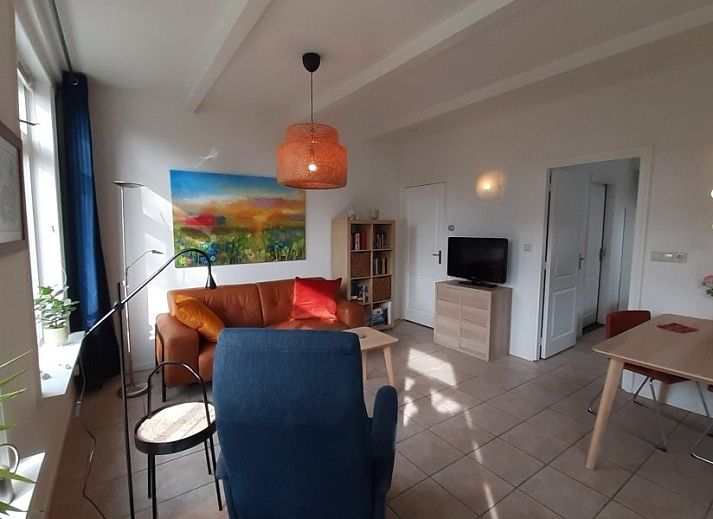 Aike van Rel vakantiehuis in Hoorn, Terschelling met charmante gevel en groene tuin.