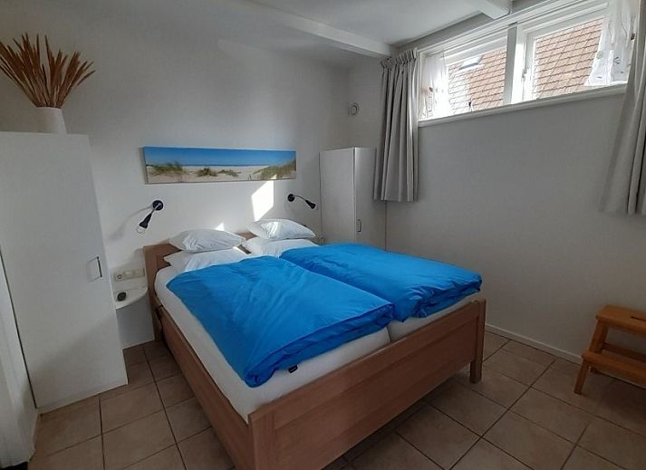 Aike van Rel vakantiehuis in Hoorn, Terschelling met charmante gevel en groene tuin.