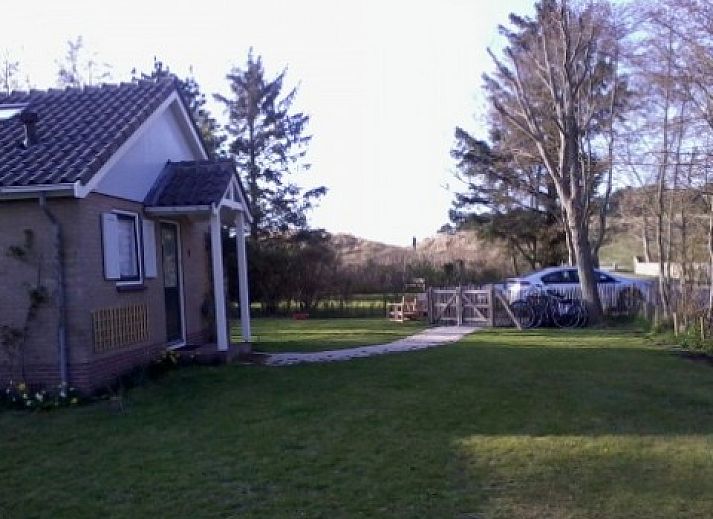 Vakantiehuis Oosterkooi in Hoorn, Terschelling met groene tuin en veranda.