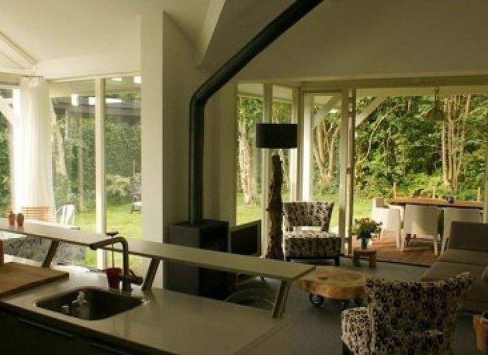 Vakantiehuis Oosterkooi in Hoorn, Terschelling met groene tuin en veranda.