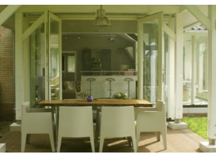 Charmant vakantiehuis Oosterkooi in Hoorn, Terschelling met fietsen bij de ingang.