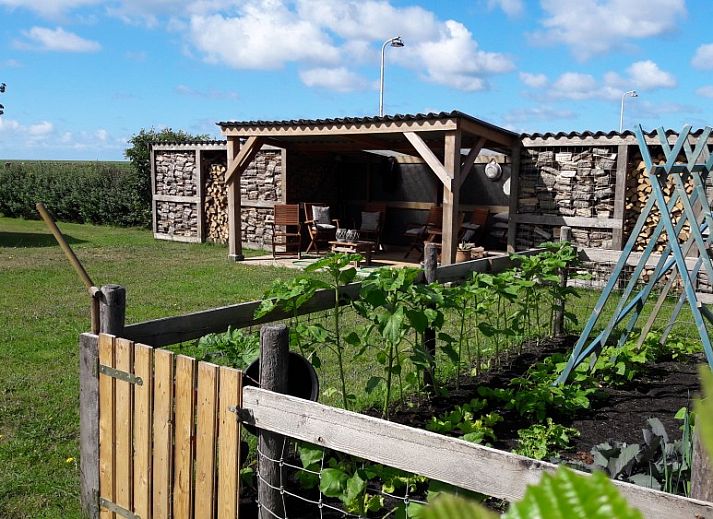 Moderne Kueche im Apartment Farm de Hek West, Hoorn, Terschelling mit hochwertigen Geraeten.