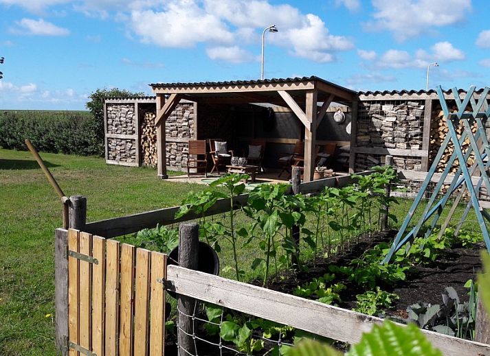 Moderne keuken in Bungalow de Hek, Hoorn, Terschelling. Vakantiehuis met luxe voorzieningen op de Waddeneilanden.