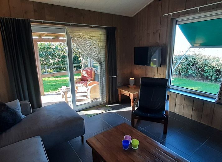 Moderne keuken in Bungalow de Hek, Hoorn, Terschelling. Vakantiehuis met luxe voorzieningen op de Waddeneilanden.
