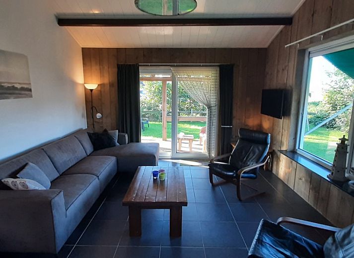 Moderne keuken in Bungalow de Hek, Hoorn, Terschelling. Vakantiehuis met luxe voorzieningen op de Waddeneilanden.