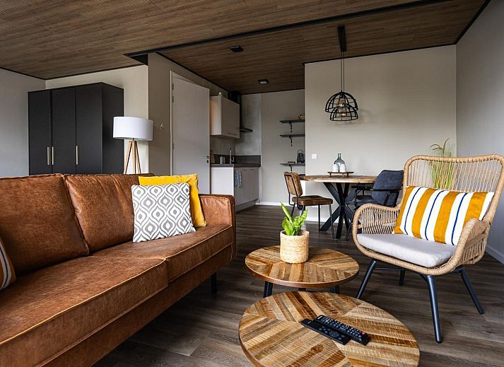 Luxe binnenruimte van Deluxe Studio voor 2 personen in Midsland, Terschelling, met uitzicht op de natuur van de Waddeneilanden.