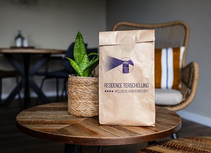 Stijlvolle binnenruimte van Deluxe Studio voor 2 in Midsland, Terschelling met moderne inrichting en gezellige sfeer.