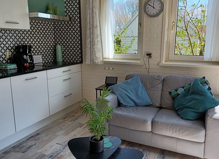Cozy sitting area in Apartment Jelle, Oosterend, Terschelling with garden view.