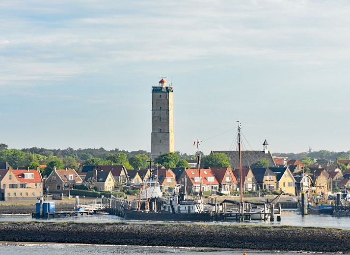 Stylish kitchen of Apartment Jelle, Oosterend, Terschelling with modern appliances.