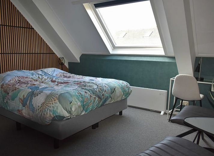 Stilvolles Schlafzimmer im Ferienhaus in Oosterend, Terschelling mit modernem Design und bequemem Bett.