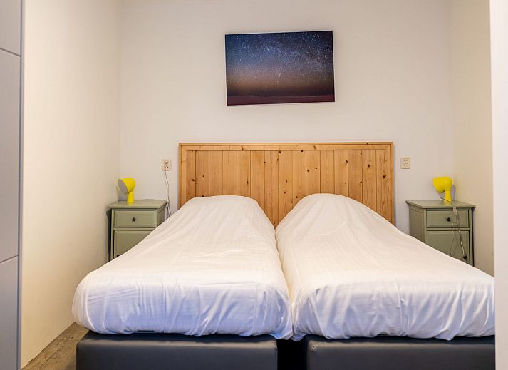 Front view of Apartment Bath Douche in Oosterend, Terschelling with sunny garden and deck chairs.