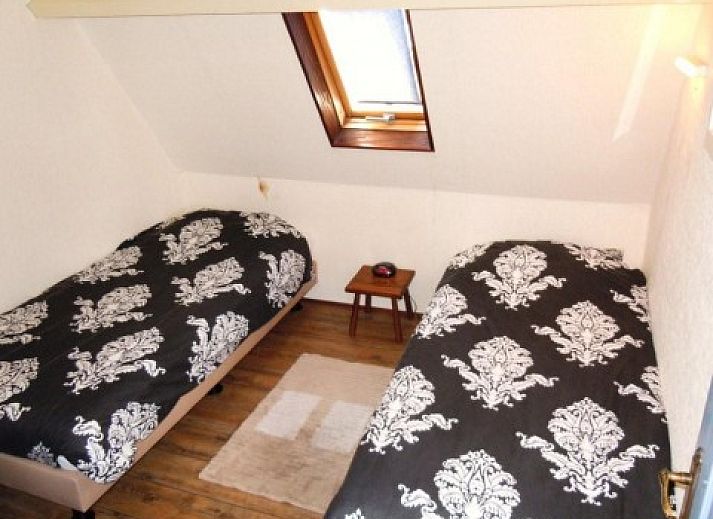 Charmante Havenzicht-Wohnung in West Terschelling mit Holzfassade und Terrasse, Wadden Islands.