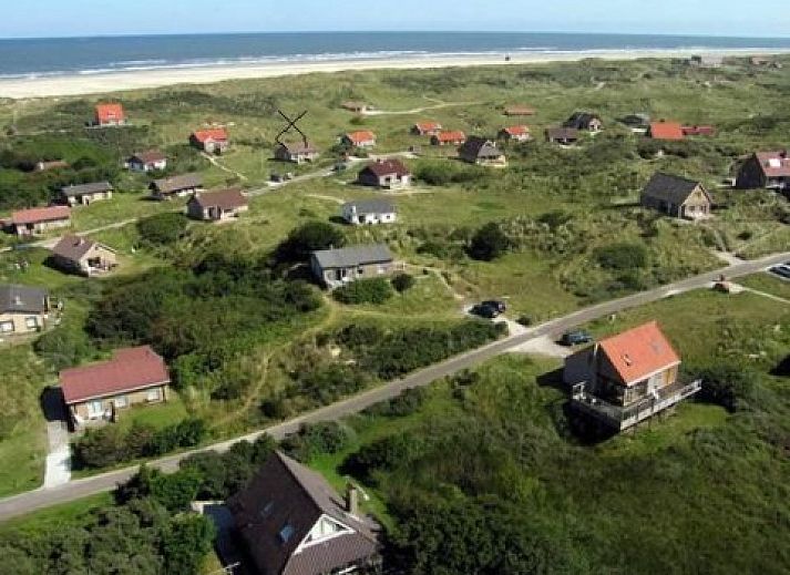 Gemtliches Wohnzimmer des Ferienhauses Pirola in Midsland aan Zee, Terschelling, mit Blick auf die Dnen.