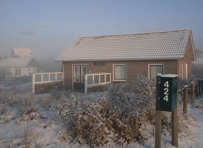 Gemtliches Wohnzimmer des Ferienhauses Pirola in Midsland aan Zee, Terschelling, mit Blick auf die Dnen.