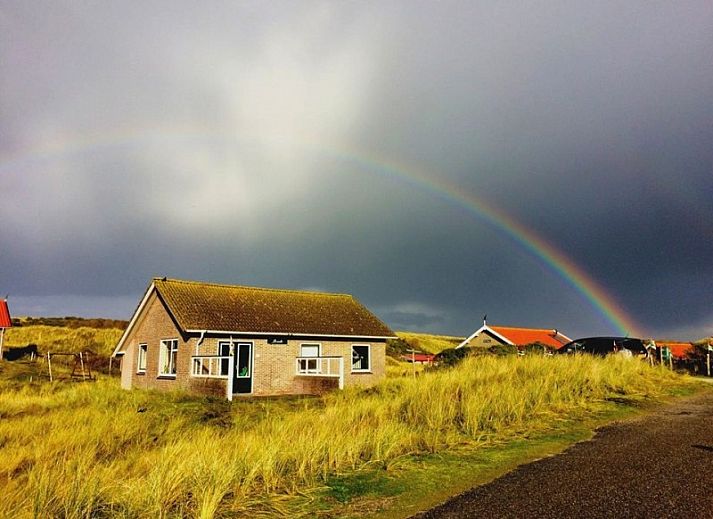 Gemtliches Wohnzimmer des Ferienhauses Pirola in Midsland aan Zee, Terschelling, mit Blick auf die Dnen.