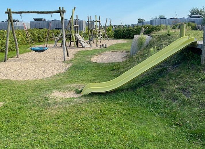 Eethoek met uitzicht in De Clochard nr 37 chalet, Midsland Noord, Terschelling.