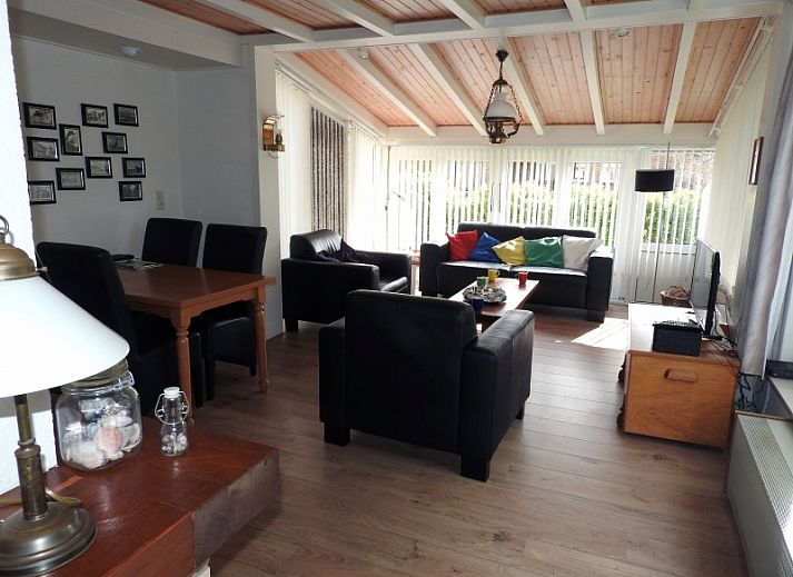 Botter Ferienunterkunft in Midsland Nord Terschelling mit Terrasse und Rasen