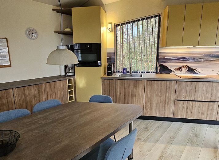 Rustic Glissando bungalow in Midsland North, Terschelling surrounded by green nature.