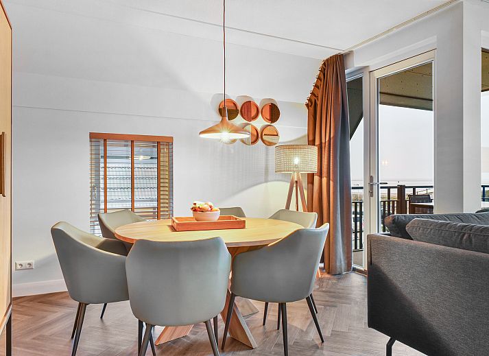 Uitzicht op zee vanaf het balkon van 4-persoons appartement 4L2 in West-Terschelling, Terschelling, Waddeneilanden.