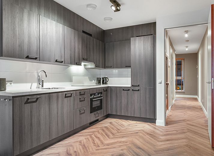 Uitzicht op zee vanaf het balkon van 4-persoons appartement 4L2 in West-Terschelling, Terschelling, Waddeneilanden.