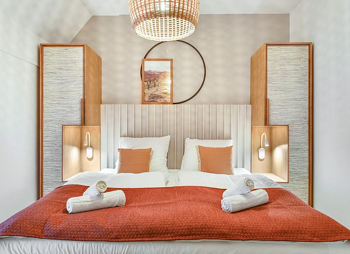 Gezellige woonkamer met uitzicht op natuur in 4-persoons appartement 4L2, West-Terschelling, Terschelling, Waddeneilanden.