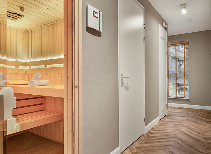 Gezellige woonkamer met uitzicht op natuur in 4-persoons appartement 4L2, West-Terschelling, Terschelling, Waddeneilanden.