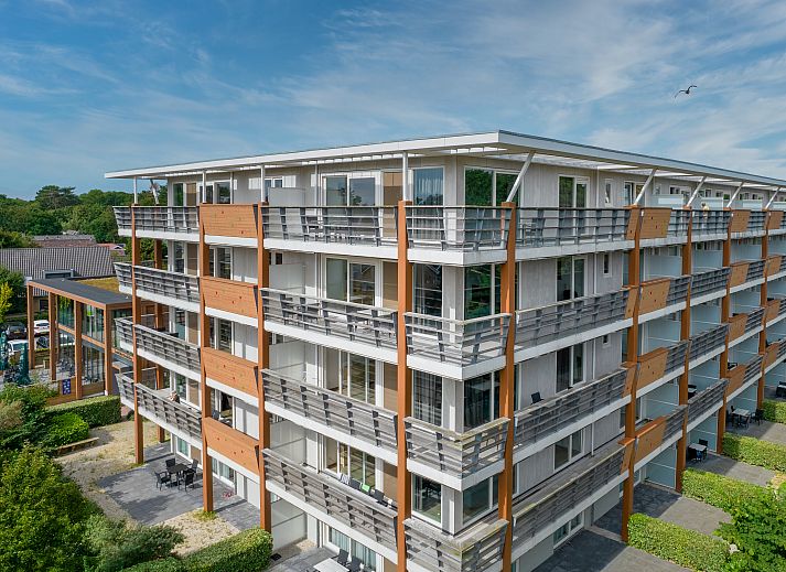 Gezellige woonkamer in West Terschelling 6-persoons appartement 6LA met moderne inrichting op Terschelling, Waddeneilanden.