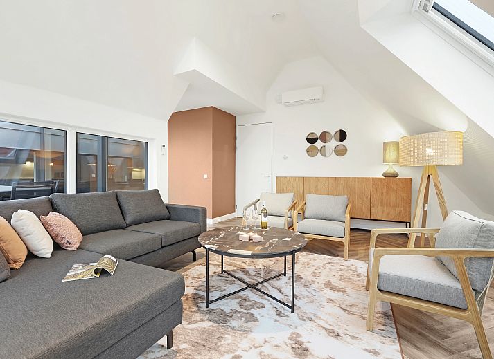 Cozy living room in 6-person penthouse 6LP, West-Terschelling, overlooking nature.