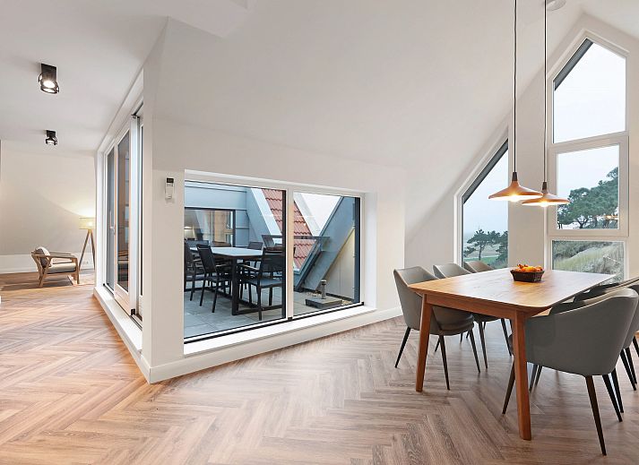 Comfortable sitting area in vacation home 6LP in West Terschelling, ideal for relaxation.