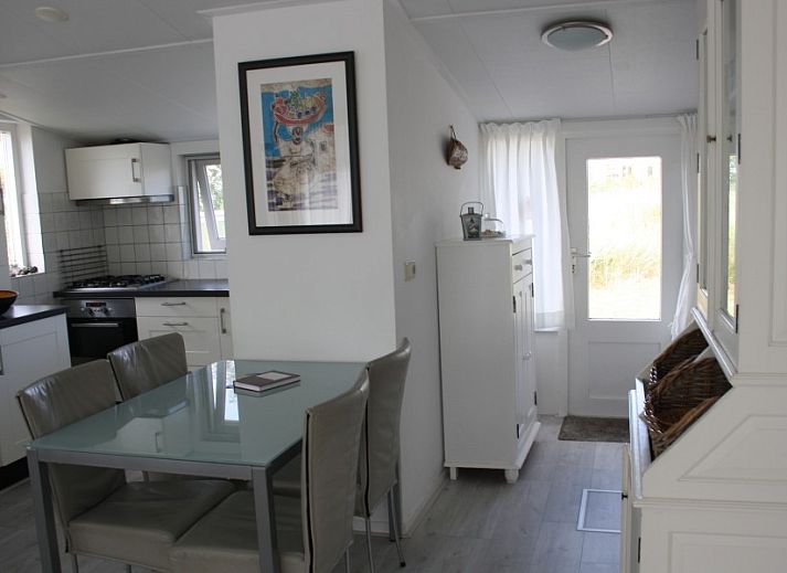 Essecke in De Branding Bungalow, Ballum, Ameland fuer gemuetliche Abendessen.