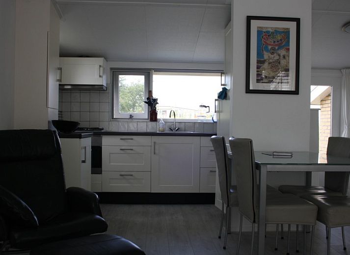 Essecke in De Branding Bungalow, Ballum, Ameland fuer gemuetliche Abendessen.