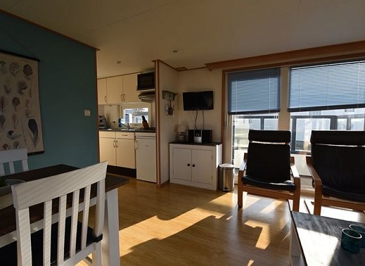 Prachtig duinlandschap nabij Oester 167, Ballum, Ameland met uitzicht op de vuurtoren en wandelpad.