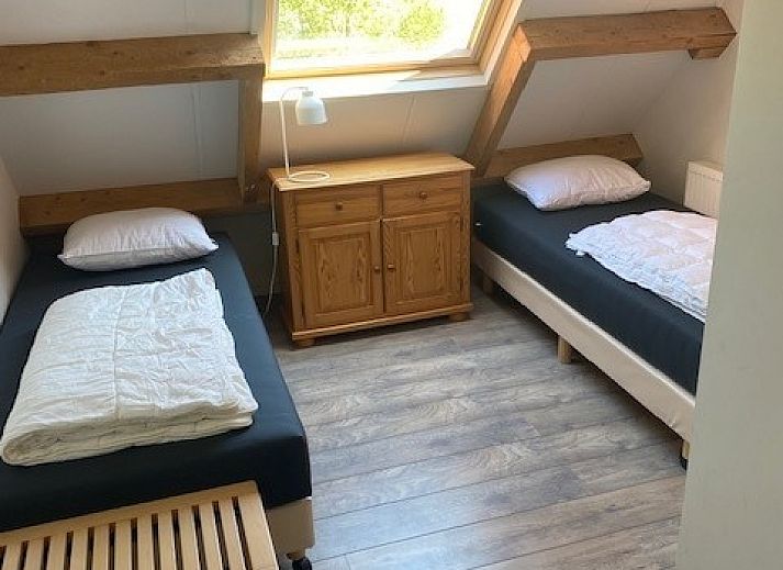 Modern sitting area in Tree Lodge, Ballum, Ameland with spacious sofas and television.