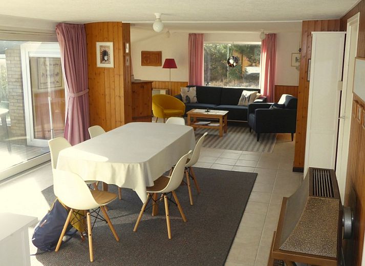 Vorderansicht des Ferienhauses Brockjiske in Ballum, umgeben von viel Gruen.