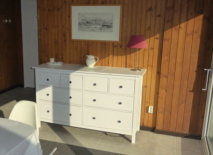 Vorderansicht des Ferienhauses Brockjiske in Ballum, umgeben von viel Gruen.