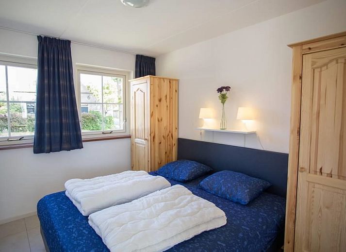 Weigelia Ferienhaus in Ballum, Ameland mit charmanter Fassade und roten Dachziegeln, ideale Lage auf den Watteninseln.