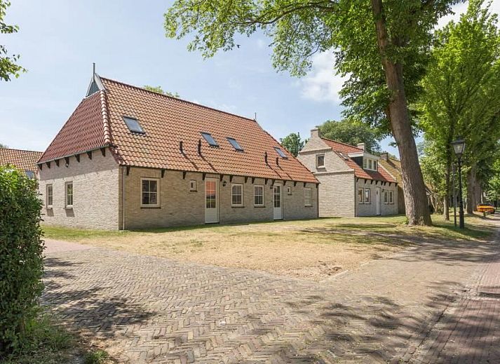 Vakantiehuis Linde in Ballum, Ameland met zonnig terras en groene tuin op de Waddeneilanden.