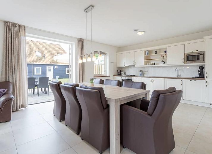 Vakantiehuis Linde in Ballum, Ameland met zonnig terras en groene tuin op de Waddeneilanden.