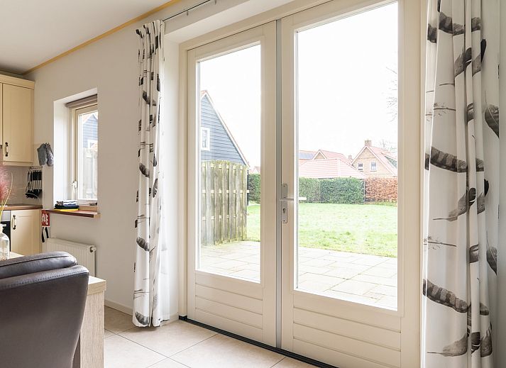 Vakantiehuis Hazelaar in Ballum, Ameland met charmante rode dakpannen en groene omgeving.