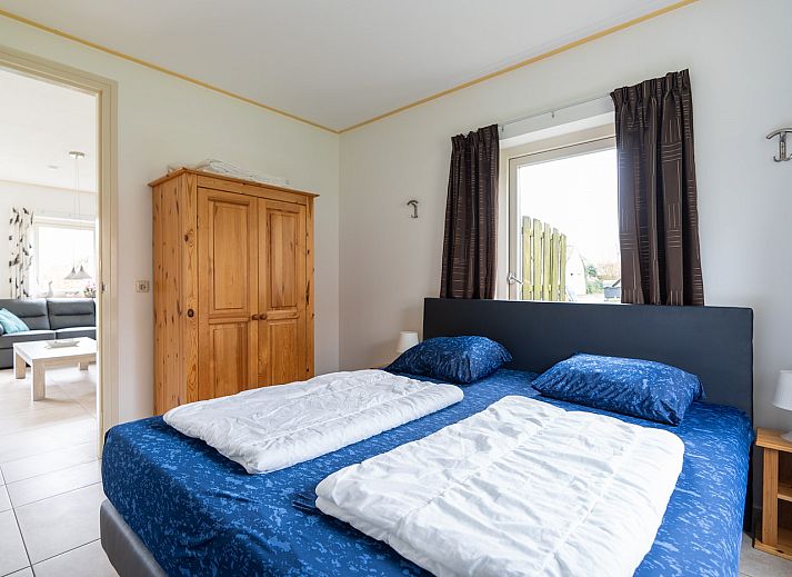 Terras van vakantiehuis Hazelaar in Ballum, Ameland met uitzicht op de tuin.