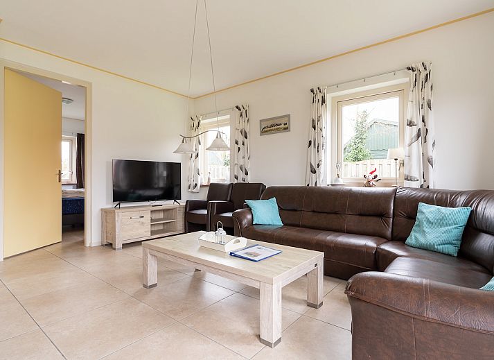 Vakantiehuis Laurier in Ballum, Ameland met traditionele architectuur en charmant rood dak.