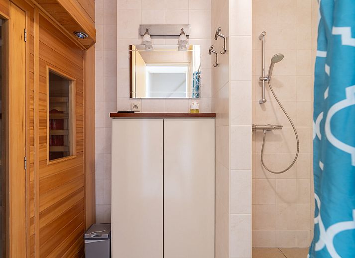 Gemuetliches Wohnzimmer im Pappel-Ferienhaus, Ballum, Ameland mit komfortabler Sitzecke.